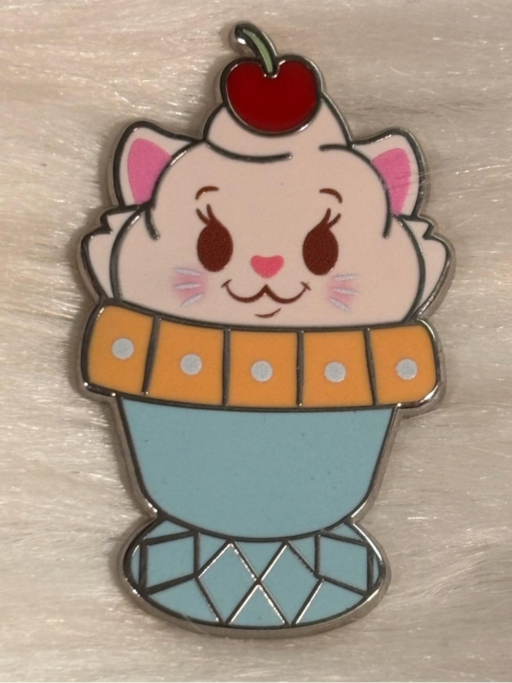 Disney Duchess Marie Brulee Milkshake Aristocats Munchlings Series 3 Pin